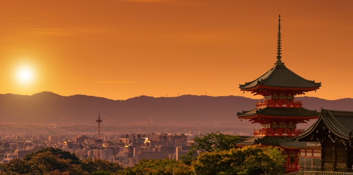 Blick über Kyoto im Sonnenuntergang.