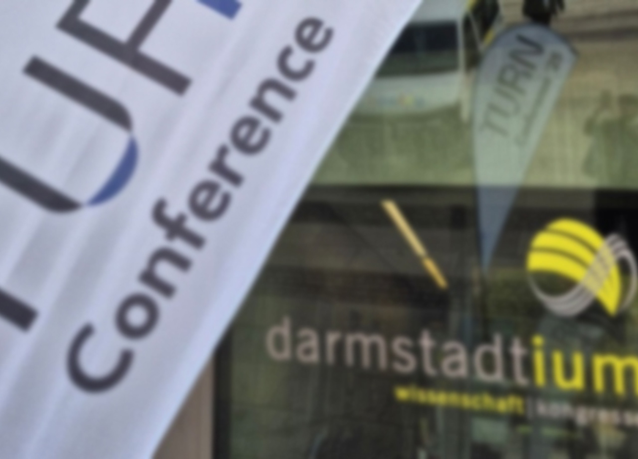 Banner der TURN-Conference 25 vor dem darmstadtium in Darmstadt